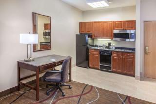 Hawthorn Extended Stay by Wyndham Bloomington - Bloomington - 5