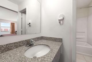 Knights Inn - Slaton - 2