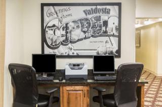 Super 8 by Wyndham Valdosta Mall - 3