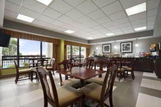 Super 8 by Wyndham Calhoun - Calhoun - 1