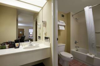 Super 8 by Wyndham Calhoun - Calhoun - 3