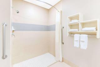 Super 8 by Wyndham Wichita South - 4