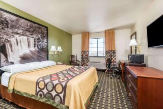 Super 8 by Wyndham Madison IN - Madison - 1