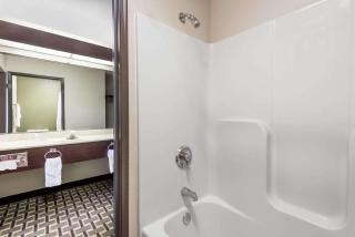Super 8 by Wyndham Madison IN - Madison - 5