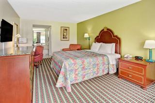 Travelodge by Wyndham Sellersburg - Sellersburg - 5