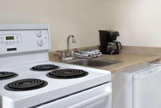Super 8 by Wyndham Kingston - Kingston - 1