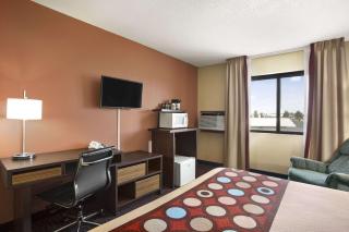 Super 8 by Wyndham Carbondale - Carbondale - 3