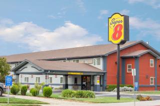Super 8 by Wyndham Willows - Willows - 0