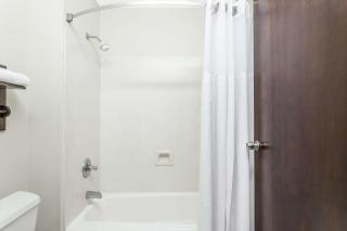 Brentwood Inn & Suites - Suffolk - 4