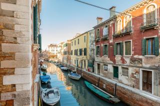 Sartor Apartment with Canal View and Private Court - Venice - 2