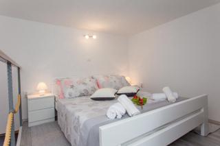 Studio Apartment Vasilj - Split - 0