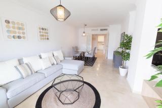 VACATION MARBELLA I Central Puerto Banus Apt, 24-7 Security, a minute from the Marina, The Sea and Luxury Shopping - Marbella - 1