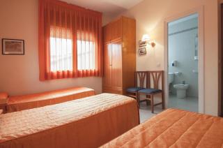 Hostal Montserrat - Tona - 7