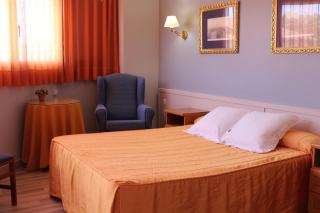 Hostal Montserrat - Tona - 3