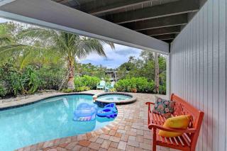 Surrounded By Sea Breezes - 8