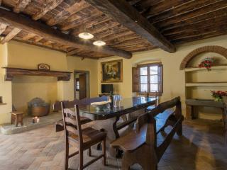 Farmhouse in Tuscany with Pool and Hill Views - Cortona - 8