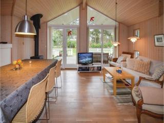 Three-Bedroom Holiday Home In Lundby - 2
