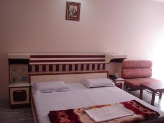 Pamposh Guest House GK II Market - 1