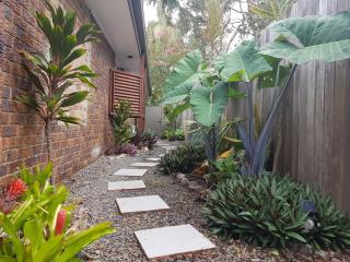 Pandanus Spa Cottage - Coolum Beach - 2
