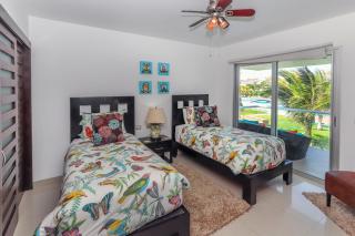 Beachfront Condo with jacuzzi, 3 BR & Pool - At Mareazul Condo Corazon - Playa del Carmen - 1