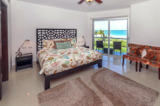 Beachfront Condo with jacuzzi, 3 BR & Pool - At Mareazul Condo Corazon - Playa del Carmen - 4