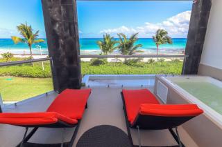 Beachfront Condo with jacuzzi, 3 BR & Pool - At Mareazul Condo Corazon - Playa del Carmen - 0
