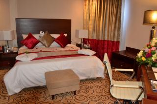 Golden Tulip Hail - 7