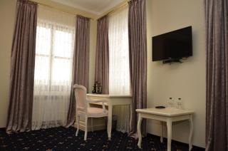 Chateau Royal Hotel - Berezovka - 9
