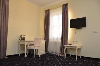 Chateau Royal Hotel - Berezovka - 8