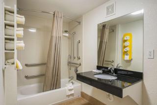 Motel 6-Savannah, GA - Midtown - 5