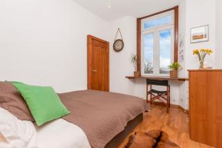 Beautiful Holyrood Park Apartment - 5