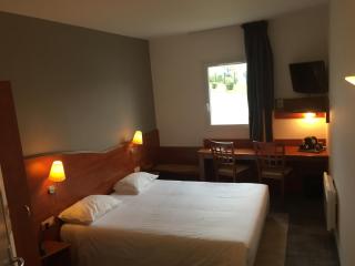 Armony Hotel - Bourg-Achard - 0