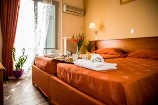 Togias Hotel - Città di Egina - 0