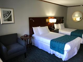 Days Inn by Wyndham Foley - 5