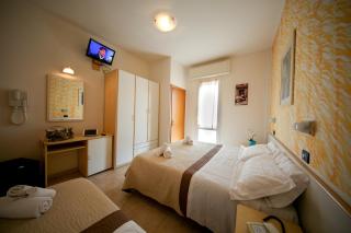 Hotel Petrarca - Rímini - 0