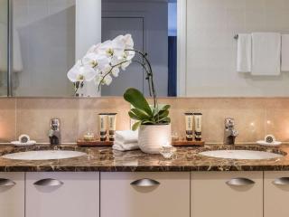 Quay West Suites Melbourne - 1