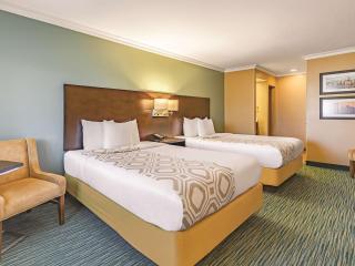 La Quinta by Wyndham San Francisco Airport West Millbrae FREE AIRPORT SHUTTLE - Millbrae - 8