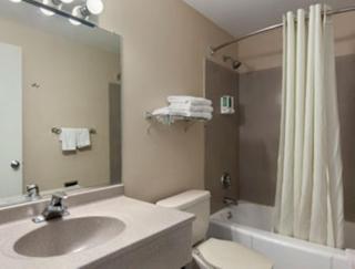 Super 8 by Wyndham Chicago/Rosemont/O'Hare/SE - 1