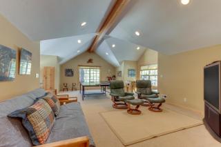 Black Butte Manor Bordering Forest - 6