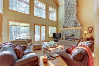 Black Butte Manor Bordering Forest - 3