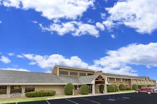 AmericInn by Wyndham Dickinson - Dickinson - 0