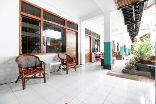 RedDoorz Plus near Alun Alun Selatan - Yogyakarta - 7