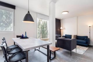 Modern 2BR Apt w Private Parking in City Center by Sea N' Rent - Ramat HaSharon - 8