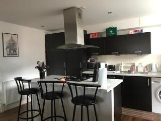 Scardroy Homes Inverness - Central 2 Bedroom with Parking WiFi Smart TVs Sleeps up to 6 - Inverness - 4