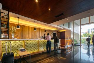 Luminor Hotel Jemursari By WH with The Best Breakfast in Town and Located Near Surabaya Industrial Estate Rungkut SIER - Surabaya - 7