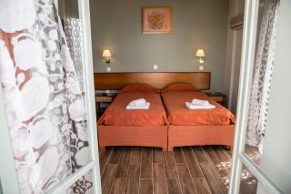 Togias Hotel - Città di Egina - 3