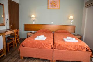 Togias Hotel - Città di Egina - 6