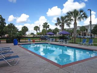 LoneStar Suites - Webster - 9