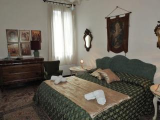 la poetessa - Venice - 1