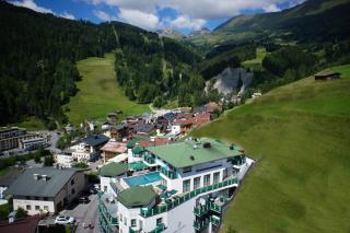 Hotel Jennys Schlössl - Serfaus - 1